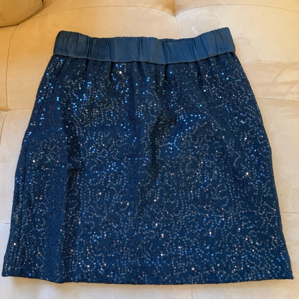 Ann Taylor Loft Black Sequin Skirt in size XXS